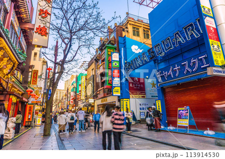 日本の横浜都市景観 復活インバウンド…外国人観光客らで賑わう横浜中華街などを望む＝4月14日 113914530