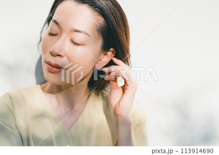 40代女性の耳の不調 40代女性の耳の不調 113914690