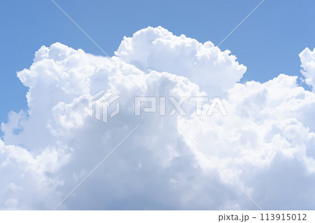 blue sky with cloud. natural background with copy space. 113915012