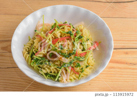 豆苗とショートパスタのサラダ 113915972