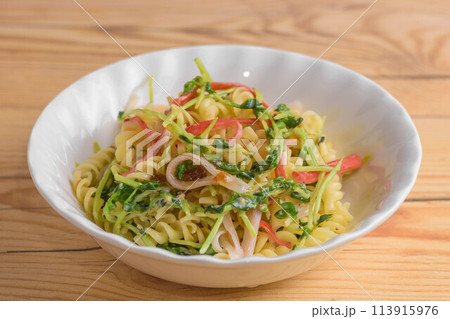 豆苗とショートパスタのサラダ 113915976