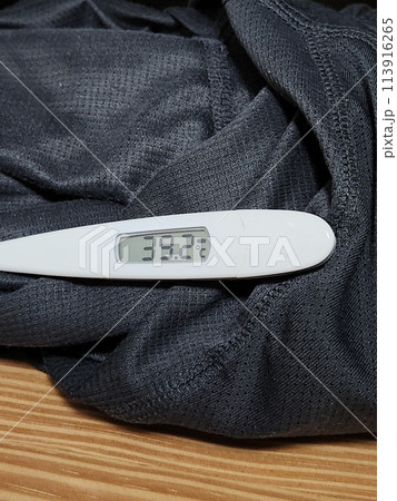 体温計　熱　風邪 113916265