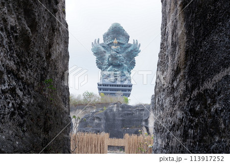 statues in Bali as a background 113917252