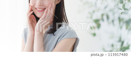 笑顔のミドル女性・美容 笑顔のミドル女性・美容 113917480