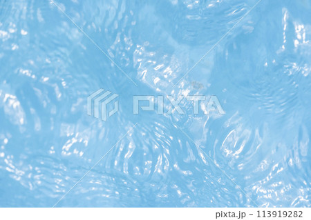 ひんやりとした水面 夏色のイメージ ひんやりとした水面 夏色のイメージ 113919282