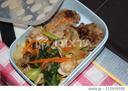 美味しい肉野菜炒め弁当 手前味噌 美味しい肉野菜炒め弁当 手前味噌 113919388