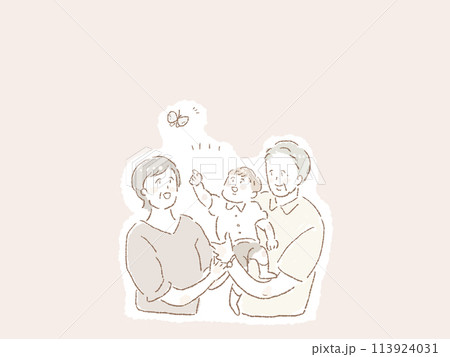 小さい子供(孫)を抱く高齢男性と隣で笑う高齢女性、蝶々(祖父母と孫と蝶々)、背景ピンク 小さい子供(孫)を抱く高齢男性と隣で笑う高齢女性、蝶々(祖父母と孫と蝶々)、背景ピンク 113924031