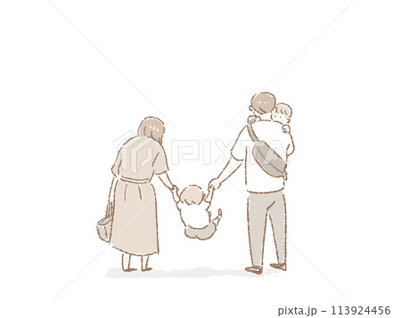 小さい子供をだっこする男性、子供と手を繋いだ女性、親子の後ろ姿（父親と母親、子供二人） 113924456