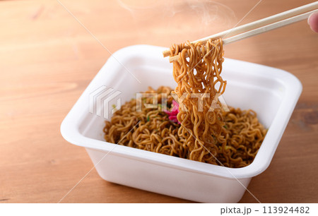 カップ焼そば　( インスタント ) 113924482