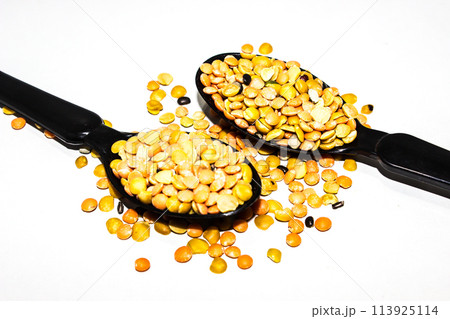 A picture of lentil with selective focus 113925114