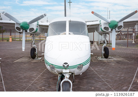 兵庫県但馬空港、航空機展示場にあるエアロコマンダー 113926187