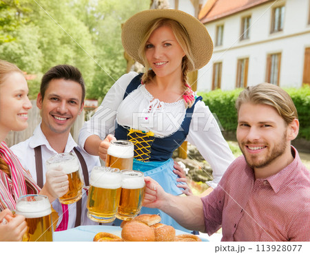ドイツビールやオクトーバーフェストなどのイメージ 113928077