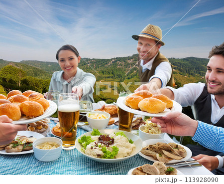 ドイツビールやオクトーバーフェストなどのイメージ 113928090