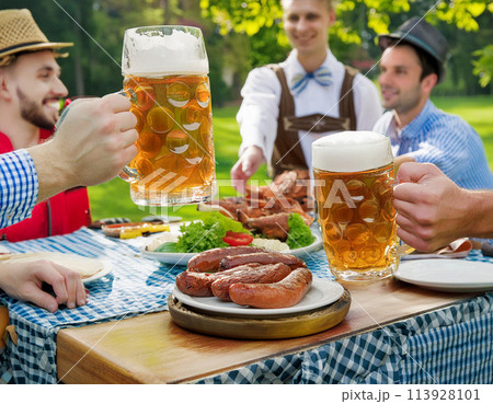 ドイツビールやオクトーバーフェストなどのイメージ 113928101