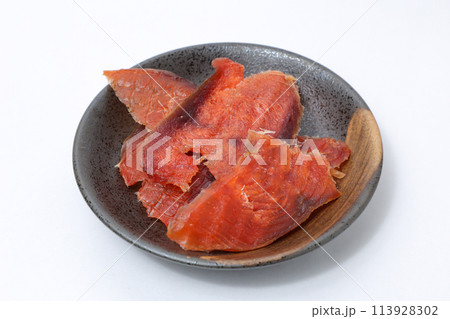 鮭とば、鮭、とば、珍味、お酒、つまみ、酒のアテ、アテ、魚類、さけ、燻製、スライス、日本酒、アルコール 鮭とば、鮭、とば、珍味、お酒、つまみ、酒のアテ、アテ、魚類、さけ、燻製、スライス、日本酒、アルコール 113928302