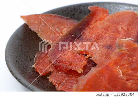 鮭とば、鮭、とば、珍味、お酒、つまみ、酒のアテ、アテ、魚類、さけ、燻製、スライス、日本酒、アルコール 113928304