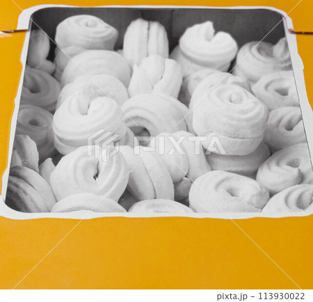 Meringue Cookies in a Box 113930022