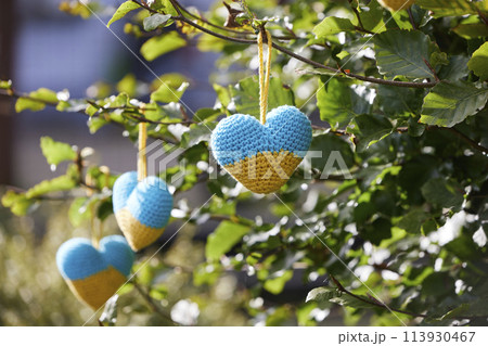 Knitted heart toys in the shape of the flag of Ukraine 113930467
