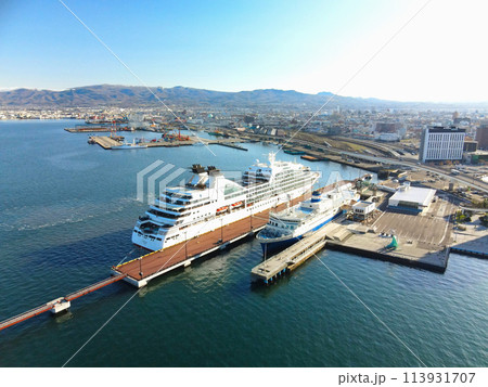 春の北海道函館市函館港に寄港するシーボーンオデッセイ号の風景を撮影 春の北海道函館市函館港に寄港するシーボーンオデッセイ号の風景を撮影 113931707