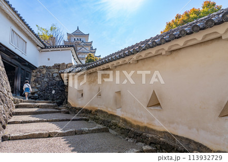 兵庫県姫路市 将軍坂と呼ばれる狭間の並ぶ坂道のある姫路城 兵庫県姫路市 将軍坂と呼ばれる狭間の並ぶ坂道のある姫路城 113932729