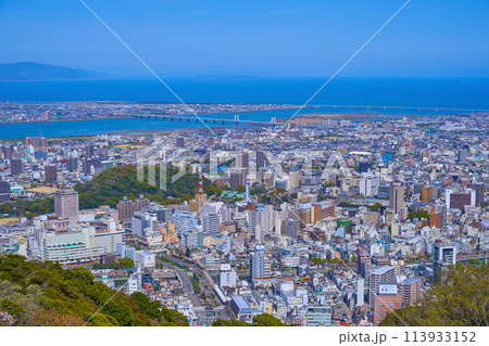 徳島県徳島市眉山町の眉山公園から徳島市街(北東側)の眺望 徳島県徳島市眉山町の眉山公園から徳島市街(北東側)の眺望 113933152