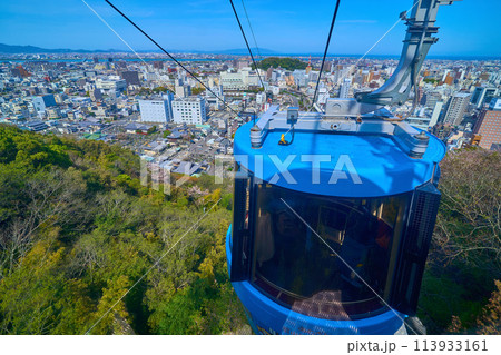 徳島県徳島市眉山町のあわぎん眉山ロープウェイから徳島市街(東側)の眺望 113933161