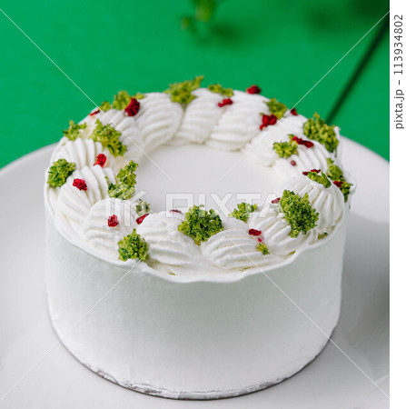Turkish Maras Vanilla Ice Cream with Pistachio Powder 113934802