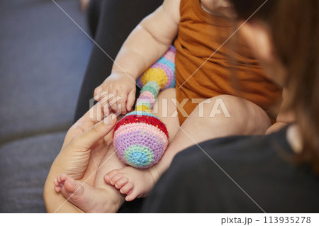 Mom plays with her newborn baby. Close-up Mom plays with her newborn baby. Close-up 113935278
