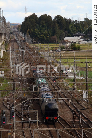那須塩原駅を通過するガソリン輸送の貨物列車 那須塩原駅を通過するガソリン輸送の貨物列車 113939122