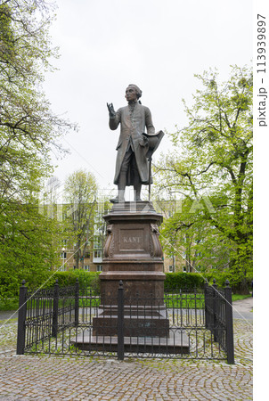 Statue of Kant in Kaliningrad, Russia. Replica by Harald Haacke of the original by Christian Daniel Rauch was lost in 1945. Kaliningrad (Koenigsberg), Russia. Statue of Kant in Kaliningrad, Russia. Replica by Harald Haacke of the original by Christian Daniel Rauch was lost in 1945. Kaliningrad (Koenigsberg), Russia. 113939897