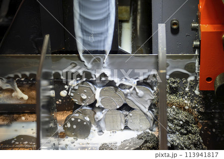The band saw cutting machine cutting the metal shaft parts with coolant method. 113941817