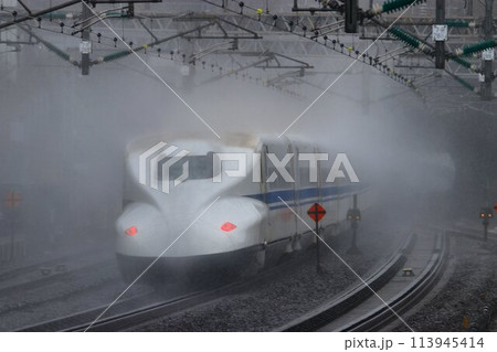 水煙を切り裂いて… 日本の大動脈【東海道新幹線】 N700A系 ~小田原駅にて 水煙を切り裂いて… 日本の大動脈【東海道新幹線】 N700A系 ~小田原駅にて 113945414