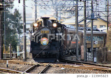鬼怒川路を力走し下今市駅へ到着する… SL大樹・C11-207 113945823
