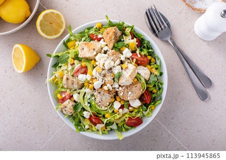 Fresh vegetable salad with corn and chicken 113945865