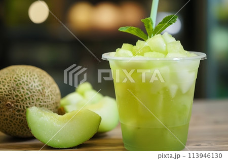 Honeydew melon bubble tea 113946130
