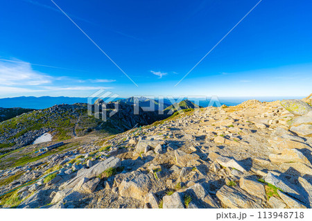 【朝焼け素材】木曽駒ケ岳からの朝焼けの絶景【長野県】 113948718