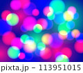 カラフルなイルミネーションの玉ボケ 青色 113951015