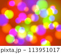 カラフルなイルミネーションの玉ボケ 赤色 113951017