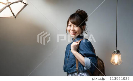 若い女性のポートレート 113951025