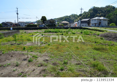 まもなく住宅が建つ休耕田の今は まもなく住宅が建つ休耕田の今は 113951334
