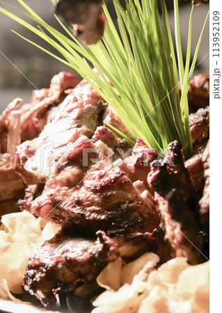 ローストビーフ　バーベキュー　塊の牛肉ステーキ 113952109
