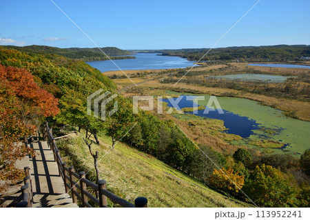 サルルン展望台より塘路湖とサルルントー 113952241