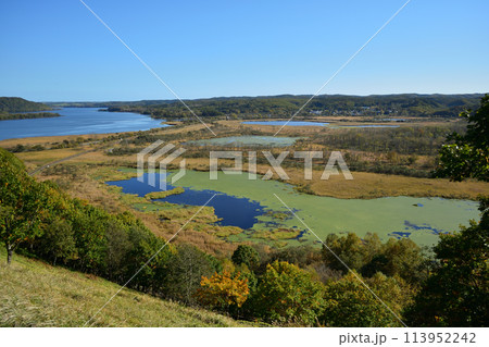 サルルン展望台より塘路湖とサルルントー サルルン展望台より塘路湖とサルルントー 113952242