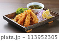 日本の代表的な家庭料理のから揚げ 113952305