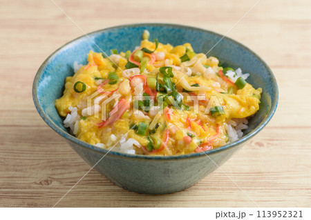 カニカマ玉子とじ丼 カニカマ玉子とじ丼 113952321