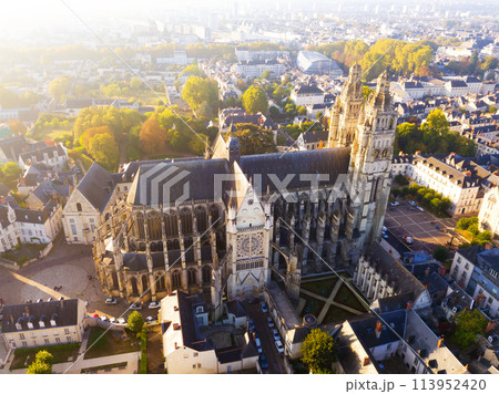 Aerial view on Tours Cathedral 113952420