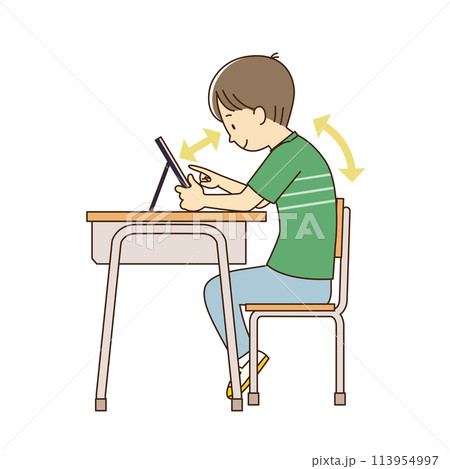 机でタブレットしている姿勢が悪い小学生の男の子 113954997