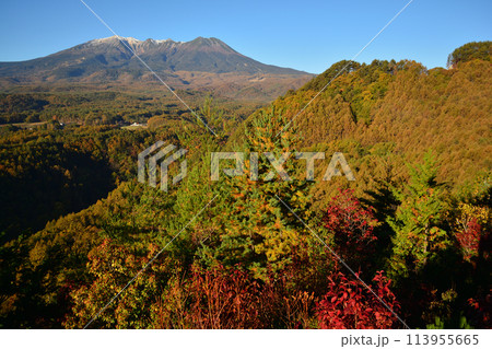 九蔵峠展望台より御嶽山と紅葉 九蔵峠展望台より御嶽山と紅葉 113955665