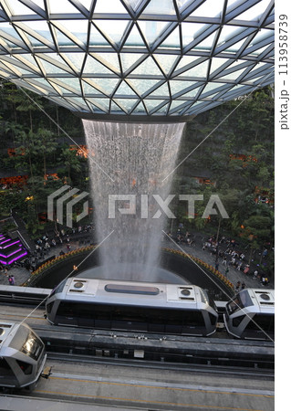 シンガポール チャンギ国際空港のシンボル JUWEL 113958739