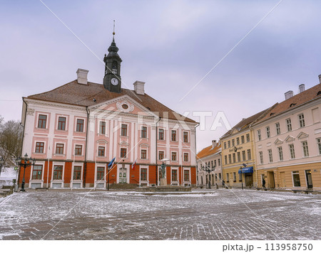 エストニア・タルトゥ 冬のラエコヤ広場と市庁舎 / Tartu, Estonia エストニア・タルトゥ 冬のラエコヤ広場と市庁舎 / Tartu, Estonia 113958750